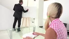 Odtwórz Uwiedziony przez blond studentkę Bunaciune, posuwa ją podczas medytacji