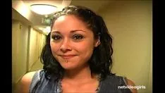 Jouer Ragazza asiatica beve tutto il suo sperma dopo essere stata scopata nel profondo della sua figa