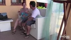 تشغيل شاب يراقب الاباحية ويحصل مارس الجنس من قبل امرأة ناضجة