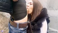 Jouer Porno 2018 avec des putes en train de sucer une bite dans la rue