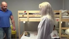 Odtwórz Bestialskie porno z 60-letnimi kobietami ruchanymi przez mięśnia