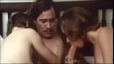 Reproduzir Foda-se com o pai que dá as duas filhas que não sabem chupar pau