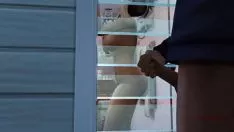 Mulher linda muito jovem fodida por um homem talentoso que paga