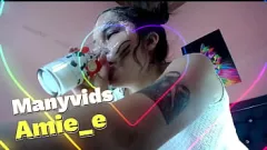 Abspielen Asiatische Freundin gibt intensiven Deepthroat-Blowjob und spuckt über seinen ganzen Schwanz