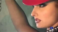 Jouer Des salopes aux gros seins partagent leur corps avec un mec chanceux dans Gangbang Fantasy