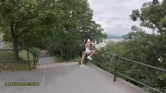 Afspelen Stiefvader en Hung BudapeSTORMT Rimmen Latina's bubbelkont in openbaar taboe-trio!