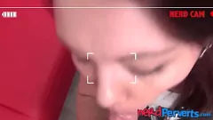 Jouer La rousse britannique Bella Star offre à Nerd une séance de pipe et de masturbation torride