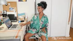 Oynat Yalnız Oyun Zamanı: Abanoz Güzellik Lola Rose ve Oyuncakları