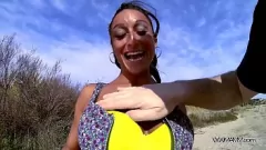 Oynat Busty Esmer'in Siyah Bir Yabancıyla Sahilde Aşırı Karşılaşması
