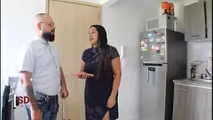 Jouer Enfoncer ma belle-mère : une expérience de creampie chaude avec une MILF