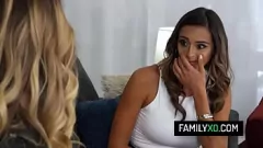 تشغيل زوجة الأب المفلس أرماني بلاك انضم إلى الجنس القاسي مع GF في العائلة الثلاثي