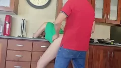 Jouer BUNETTE FUCK Buddy prend une grosse bite avant que le mari ne rentre à la maison