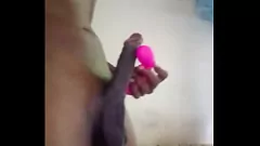 Oynat Amatör karısı, kocasının büyük dickinde vibratör kullanıyor
