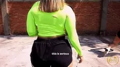 Afspelen Lesbische amateurs Kylei Ellish en Linda Clauss worden geboeid en spuiten in de sauna