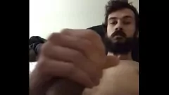 Oynat Büyük bir horoz ve dağınık bir cumshot ile sıcak mastürbasyon seansı
