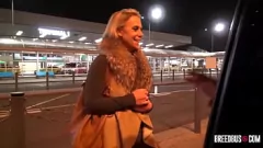 Jouer Amateur Sasha Steele ha scopato un furgone con un grosso cazzo