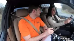 Abspielen Das dunkelhaarige Euro-Babe kann dem Schwanz ihres Lehrers nicht widerstehen